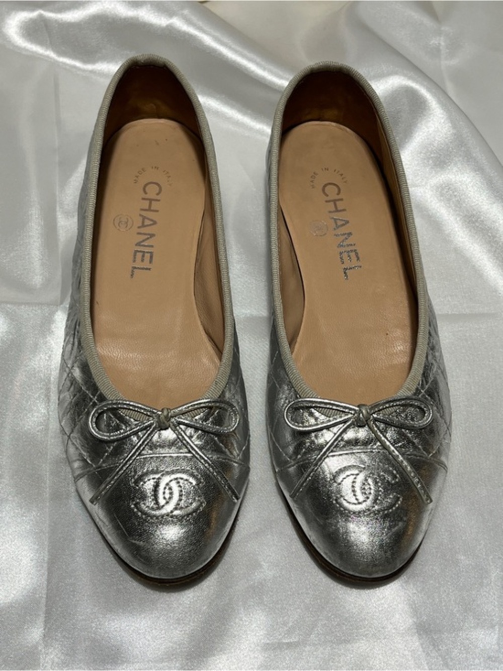 CHANEL Metallic Silver Quilted CC Ballet Flats